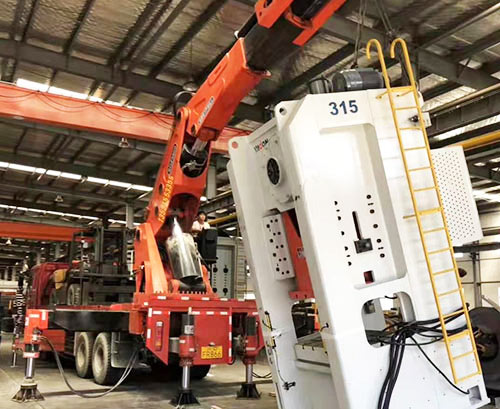 盐城附近随车吊出租，轻松解决运输难题